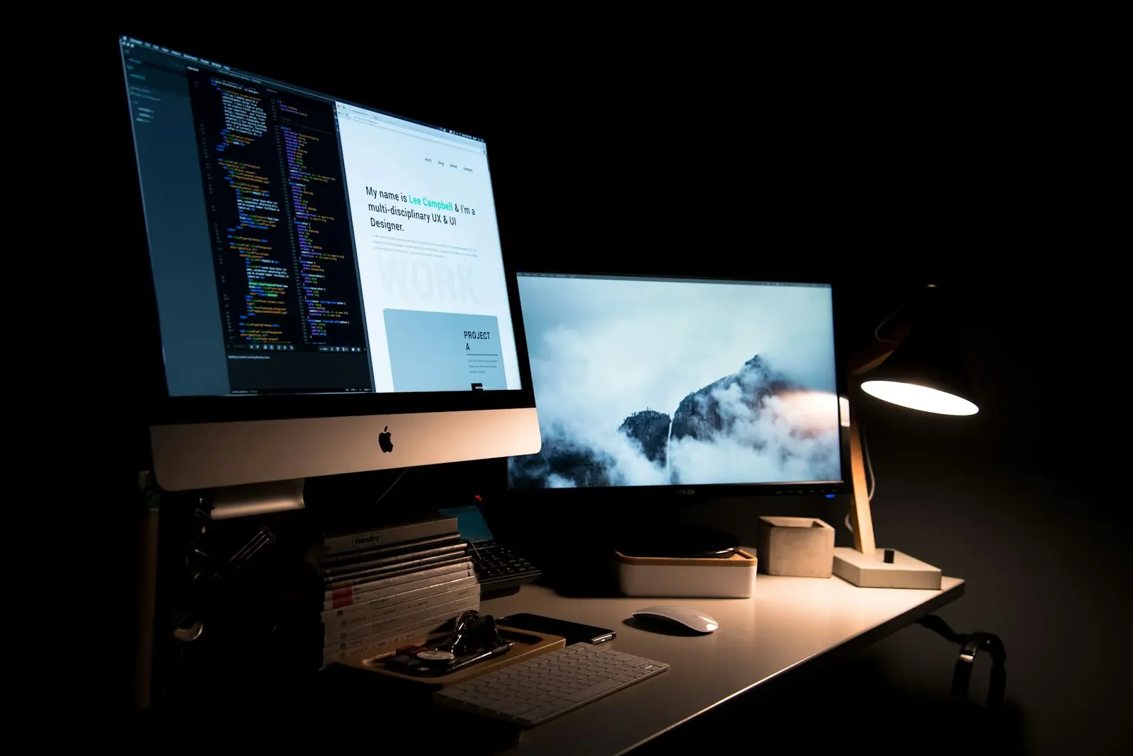 Web design workstation with a large display and reference screens