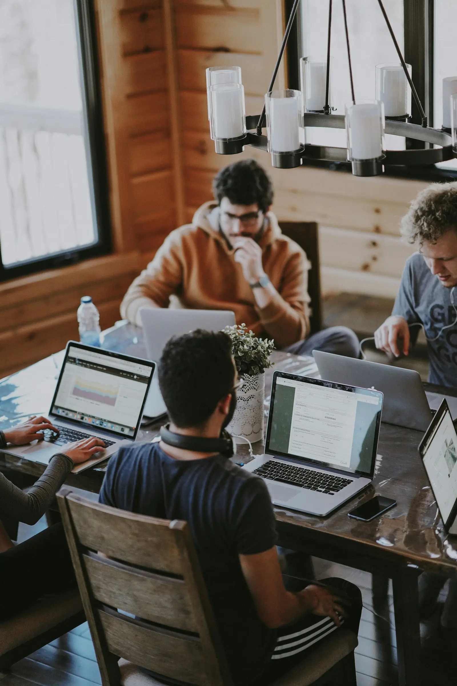 FourZ team working together across laptops and shared screens